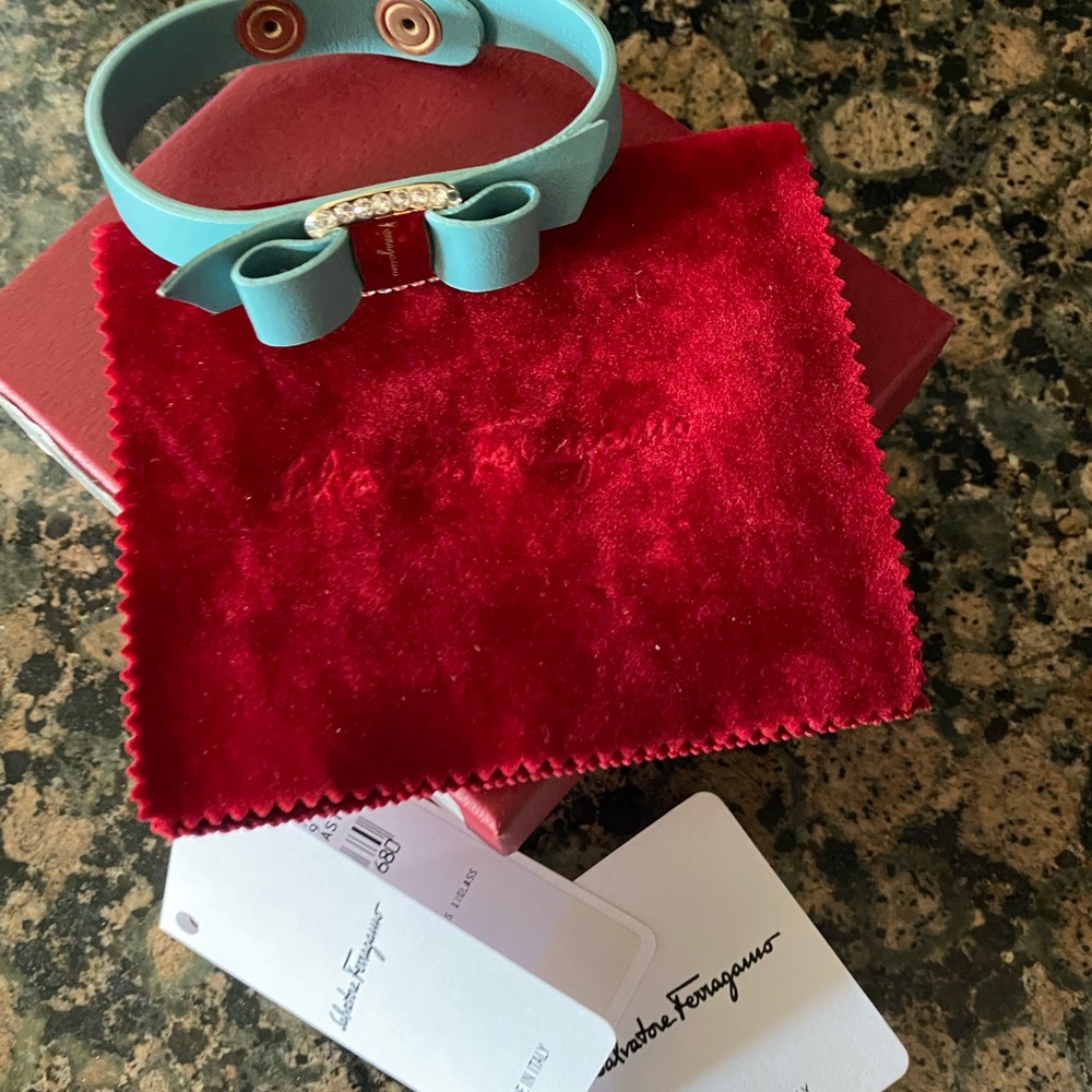 SOLD‼️NEW! SALVATORE FERRAGAMO VARASTR CUFF BRACELET 💕 - Picture 7 of 10